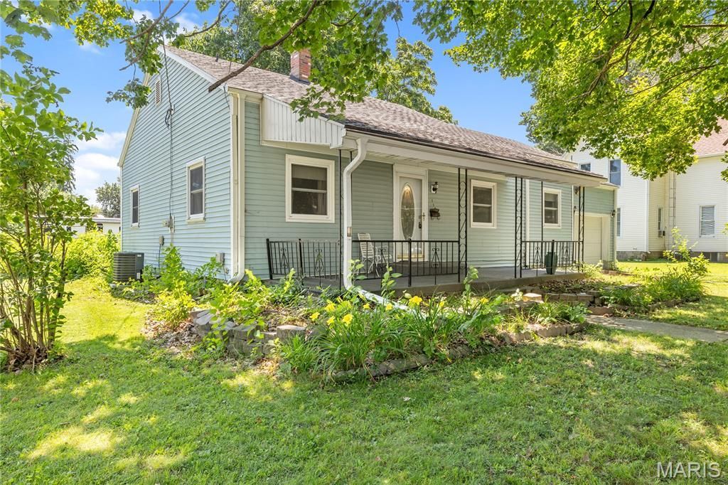 115 W South Street, Nokomis, IL 62075 Main Photo