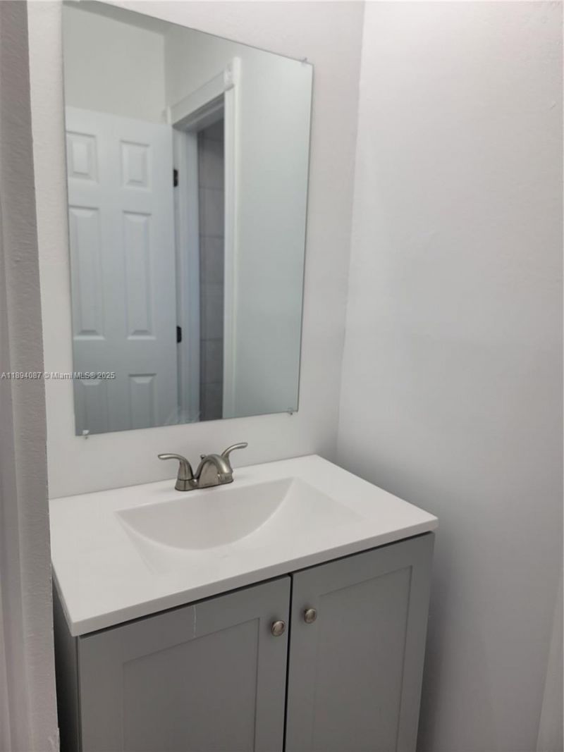 1975 NE 135th St, Unit 2I, North Miami, FL 33181 Photo