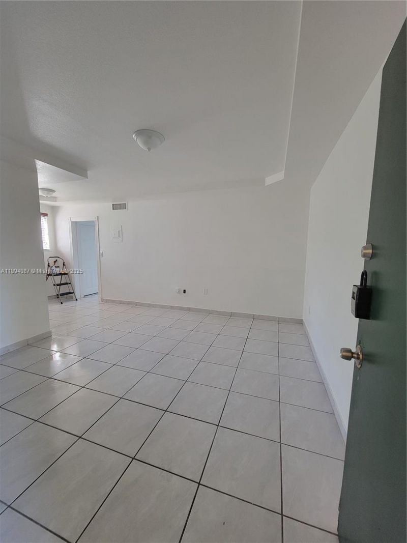 1975 NE 135th St, Unit 2I, North Miami, FL 33181 Photo