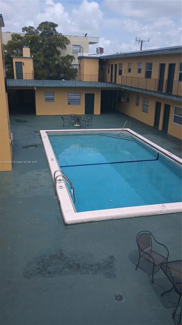 1975 NE 135th St, Unit 2I, North Miami, FL 33181 Photo