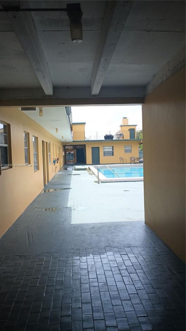 1975 NE 135th St, Unit 2I, North Miami, FL 33181 Photo