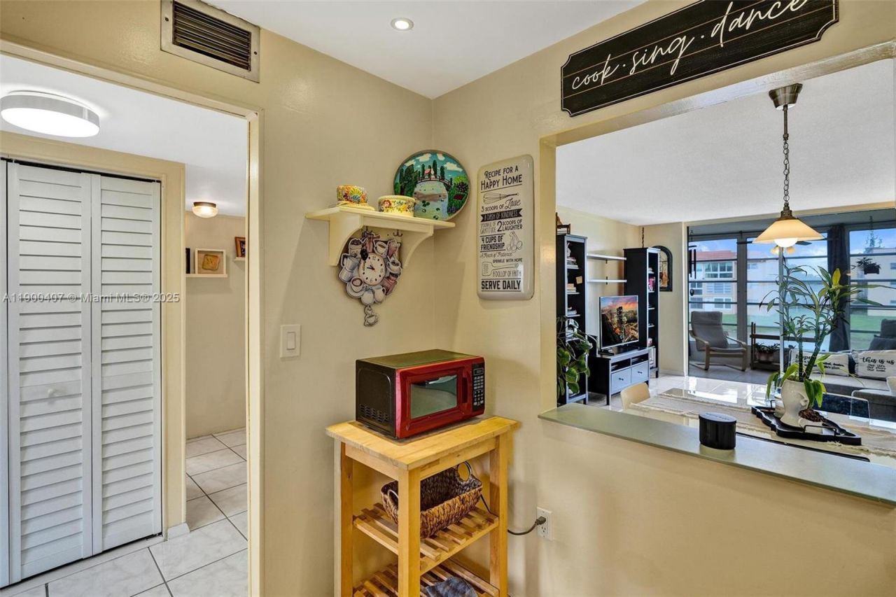 2791 N Pine Island Rd, Unit 205, Sunrise, FL 33322 Photo