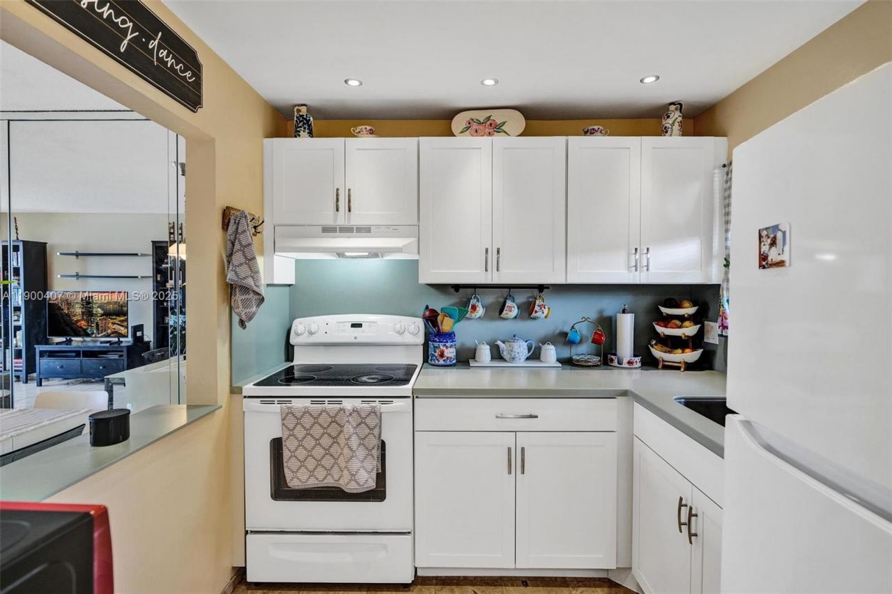 2791 N Pine Island Rd, Unit 205, Sunrise, FL 33322 Photo