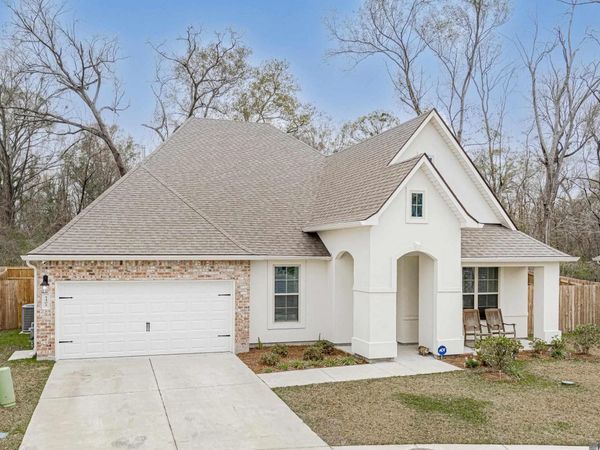 5402 Heron Landing Dr, Baton Rouge, LA 70816