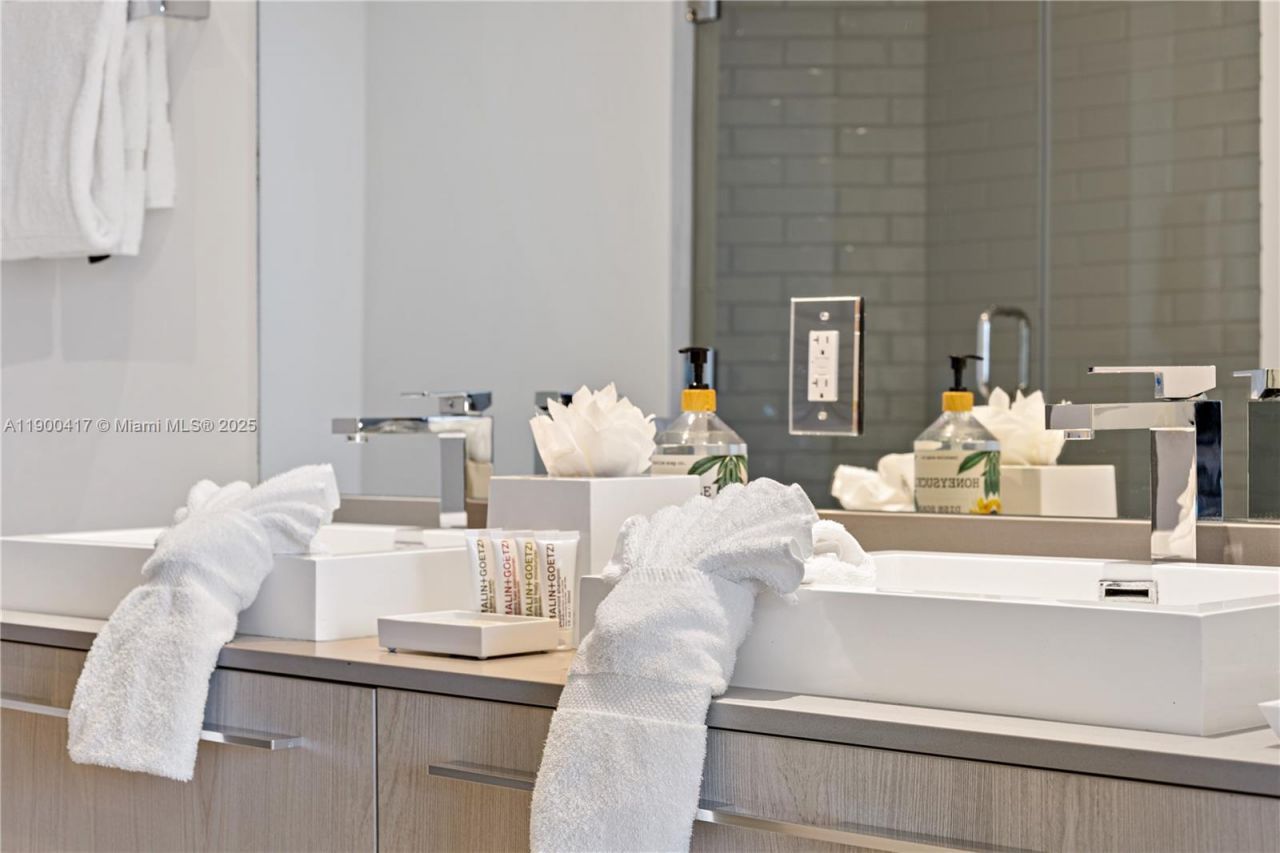 4010 S Ocean Dr, Unit R1701, Hollywood, FL 33019 Photo