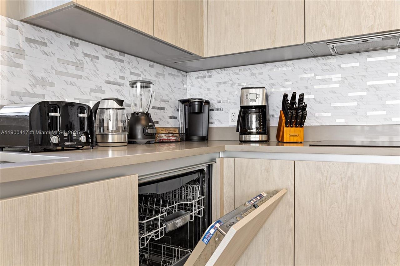 4010 S Ocean Dr, Unit R1701, Hollywood, FL 33019 Photo