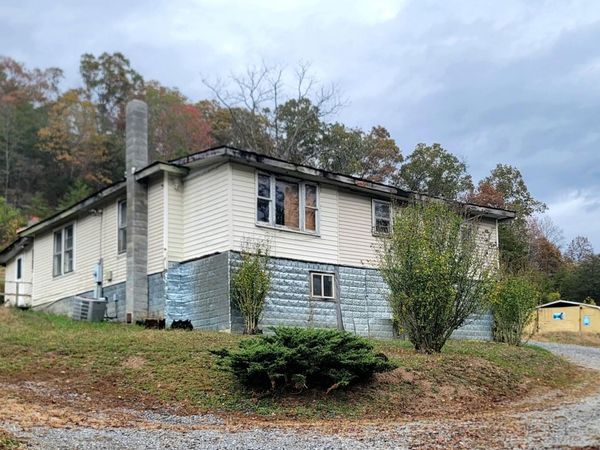 1945 St. Rt. 3&12, Hinton, WV 25951