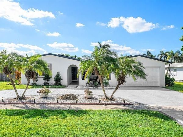 9040 NW 20th St, Pembroke Pines, FL 33024