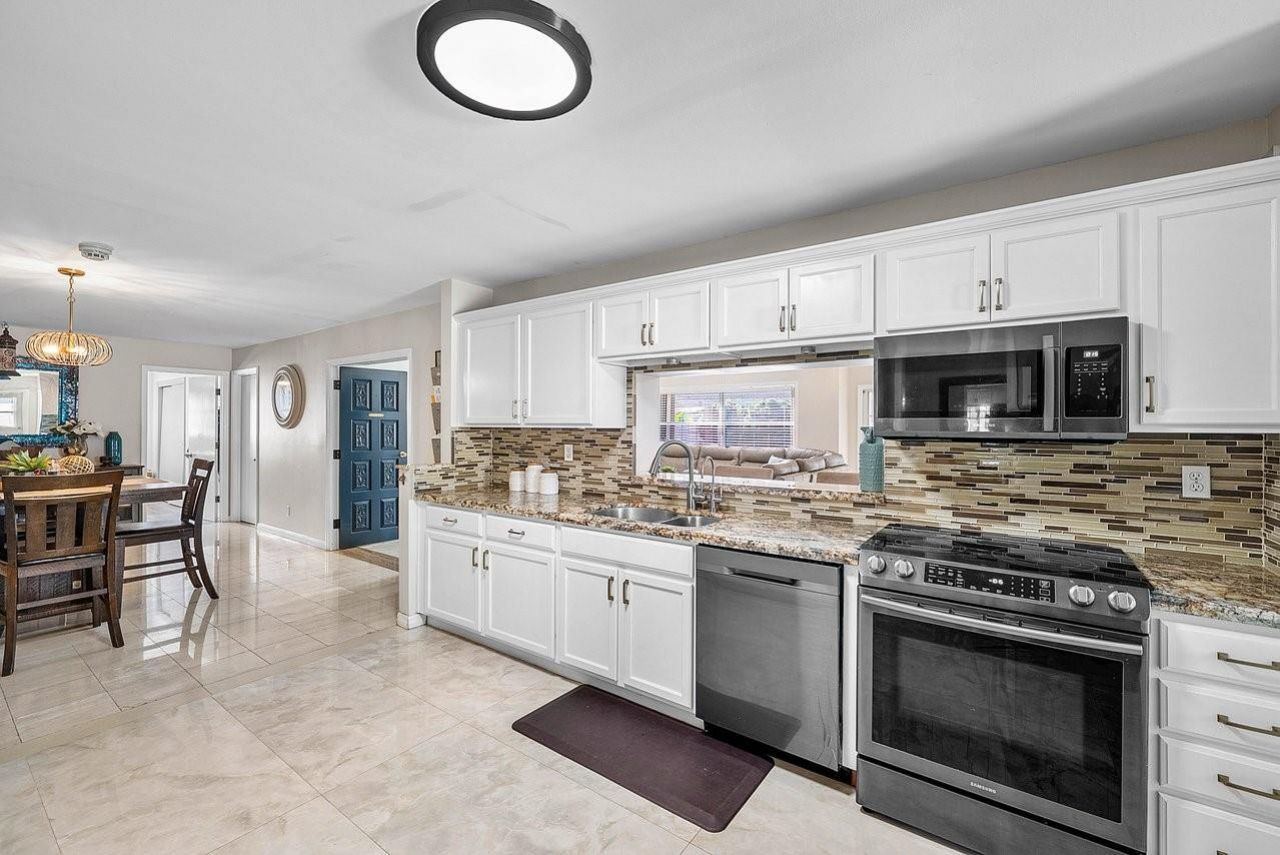 9040 NW 20th Street, Pembroke Pines, FL 33024 Photo