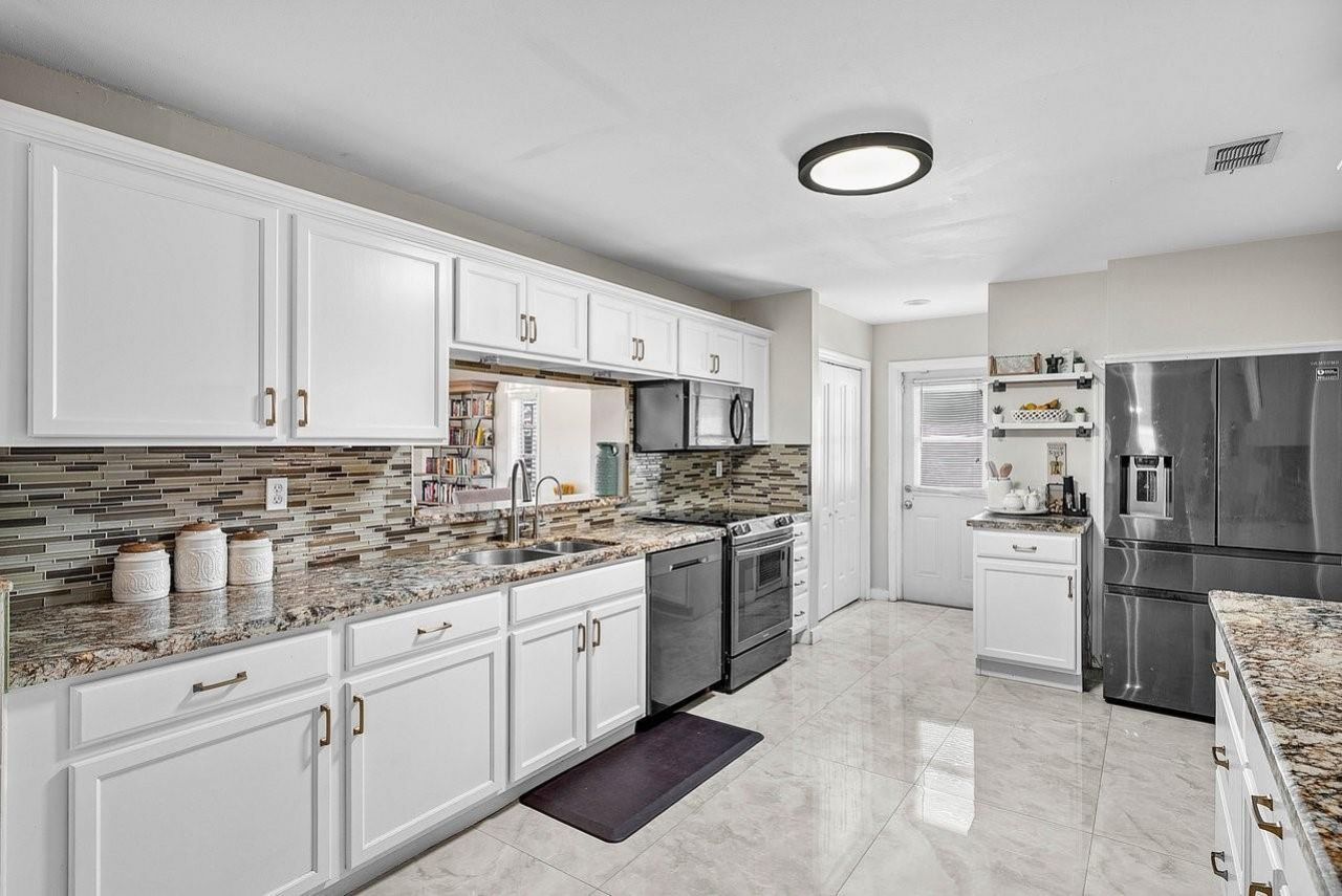 9040 NW 20th Street, Pembroke Pines, FL 33024 Photo