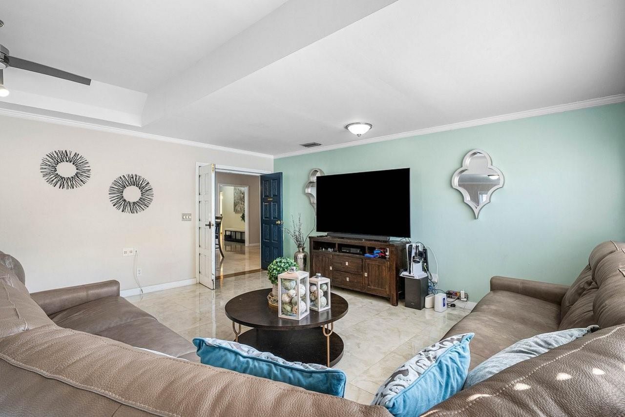 9040 NW 20th Street, Pembroke Pines, FL 33024 Photo