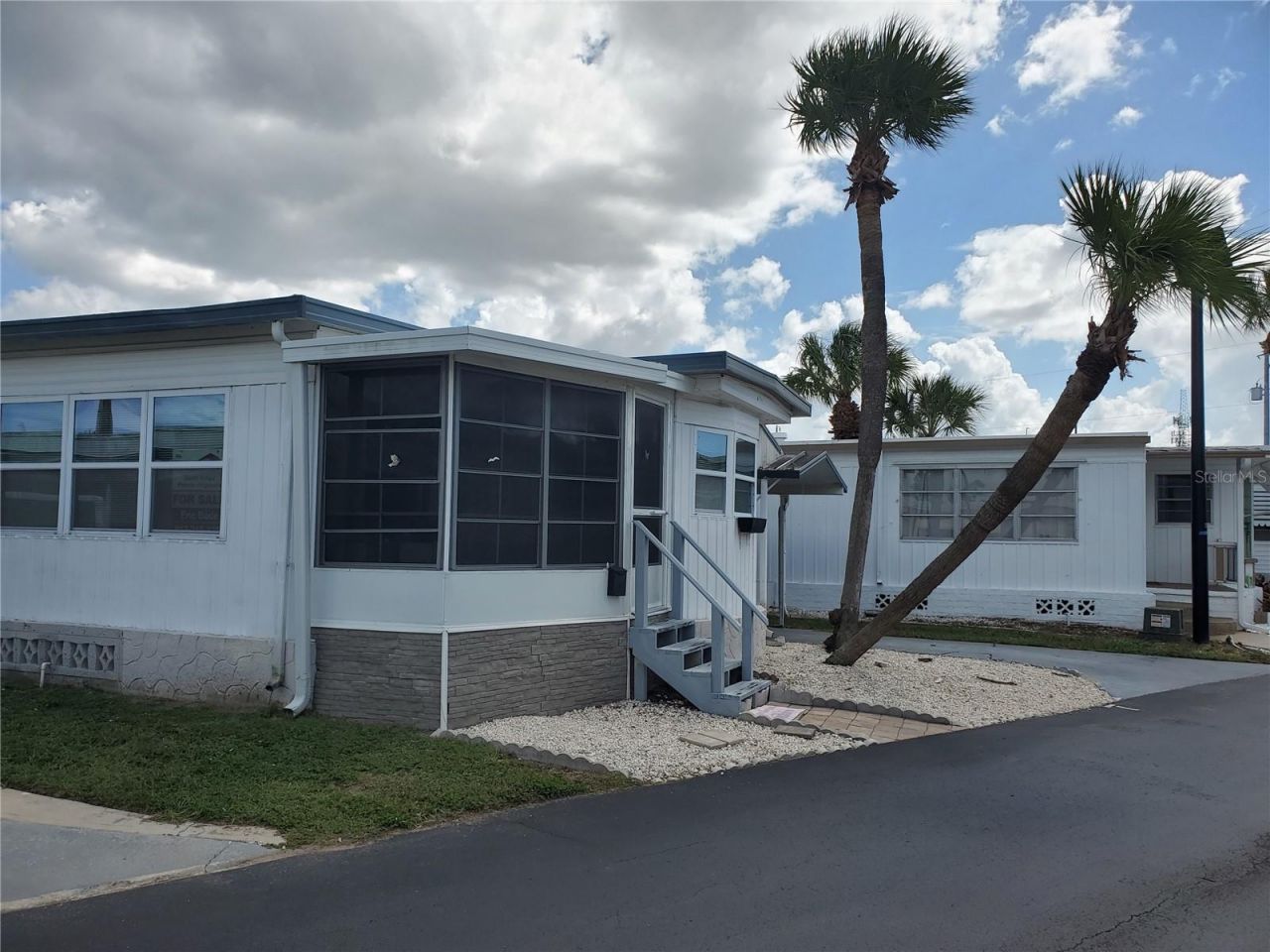 4851 W Gandy Boulevard, Unit B4L7, Tampa, FL 33611 Main Photo