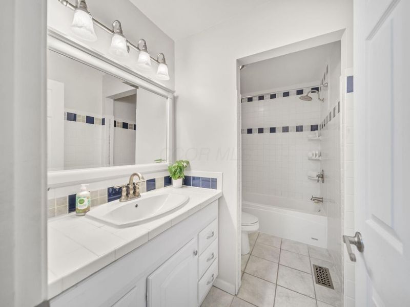 7685 Whitneyway Drive, Unit 17, Columbus, OH 43085 Photo 21