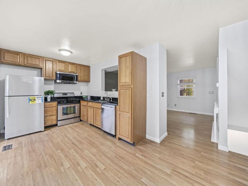 7685 Whitneyway Drive, Unit 17, Columbus, OH 43085 Photo 8