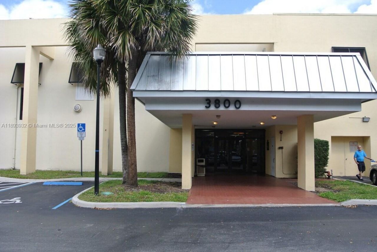 3800 W Broward Blvd, Plantation, FL 33312 Photo
