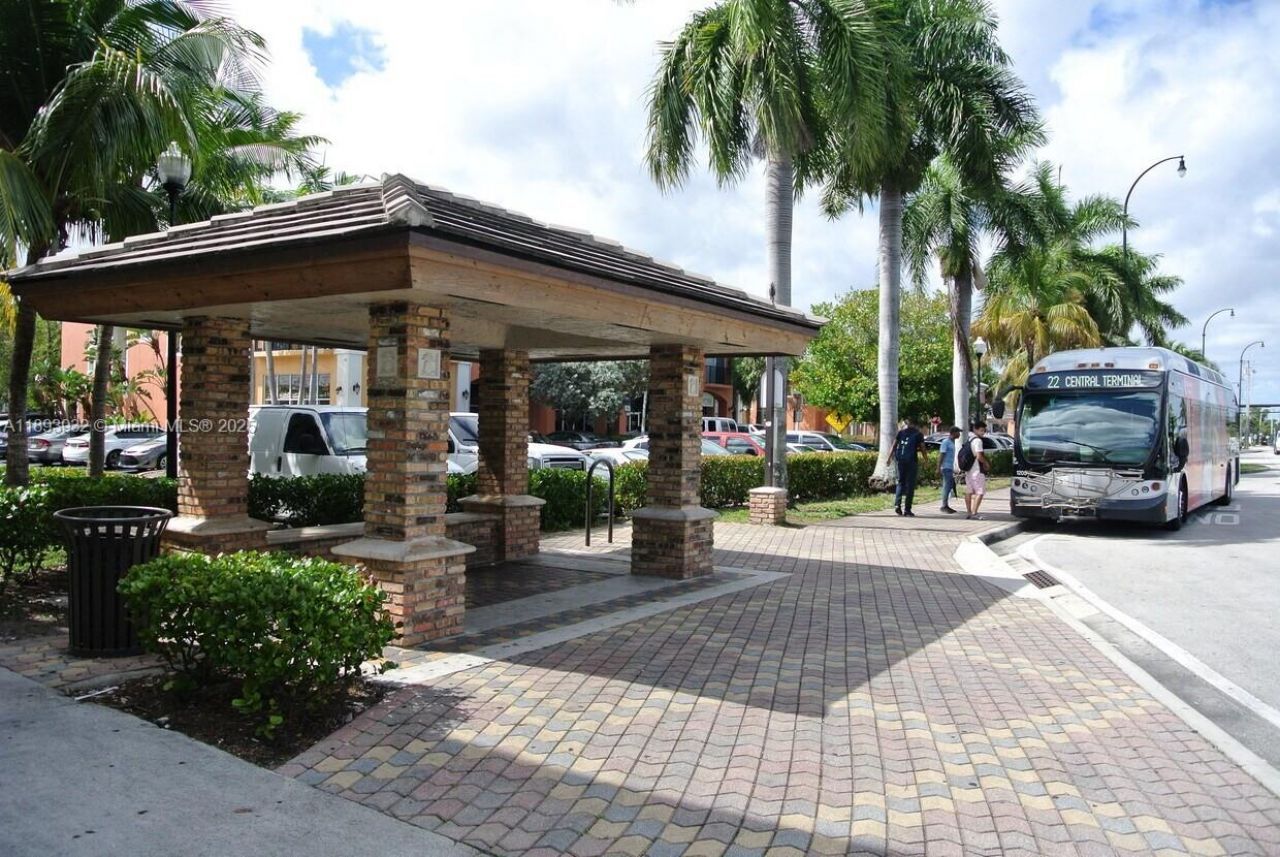 3800 W Broward Blvd, Plantation, FL 33312 Photo
