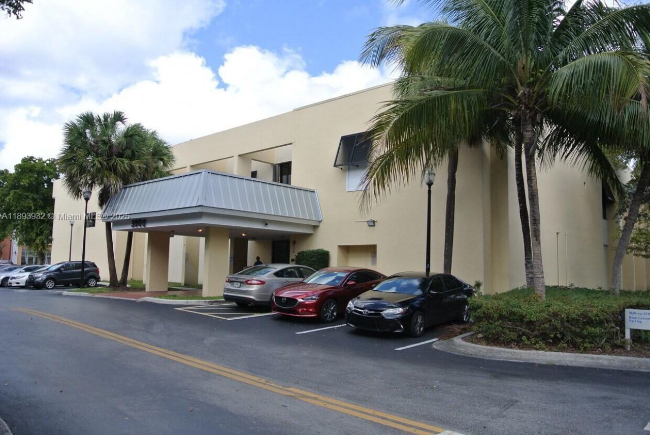 3800 W Broward Blvd, Plantation, FL 33312 Photo