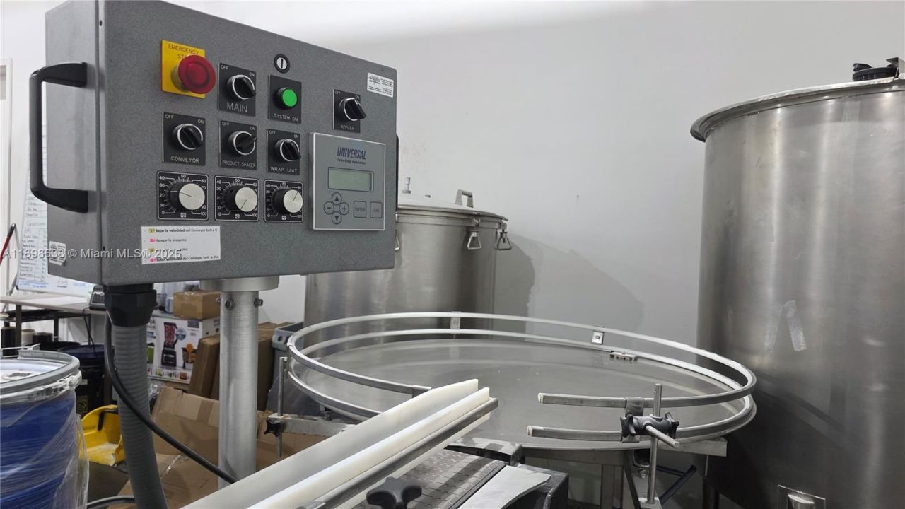 7762 NW 46th St, Doral, FL 33166 Photo