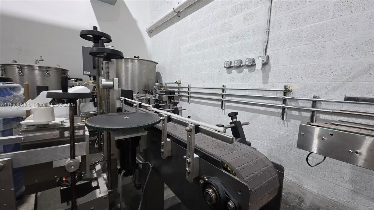 7762 NW 46th St, Doral, FL 33166 Photo