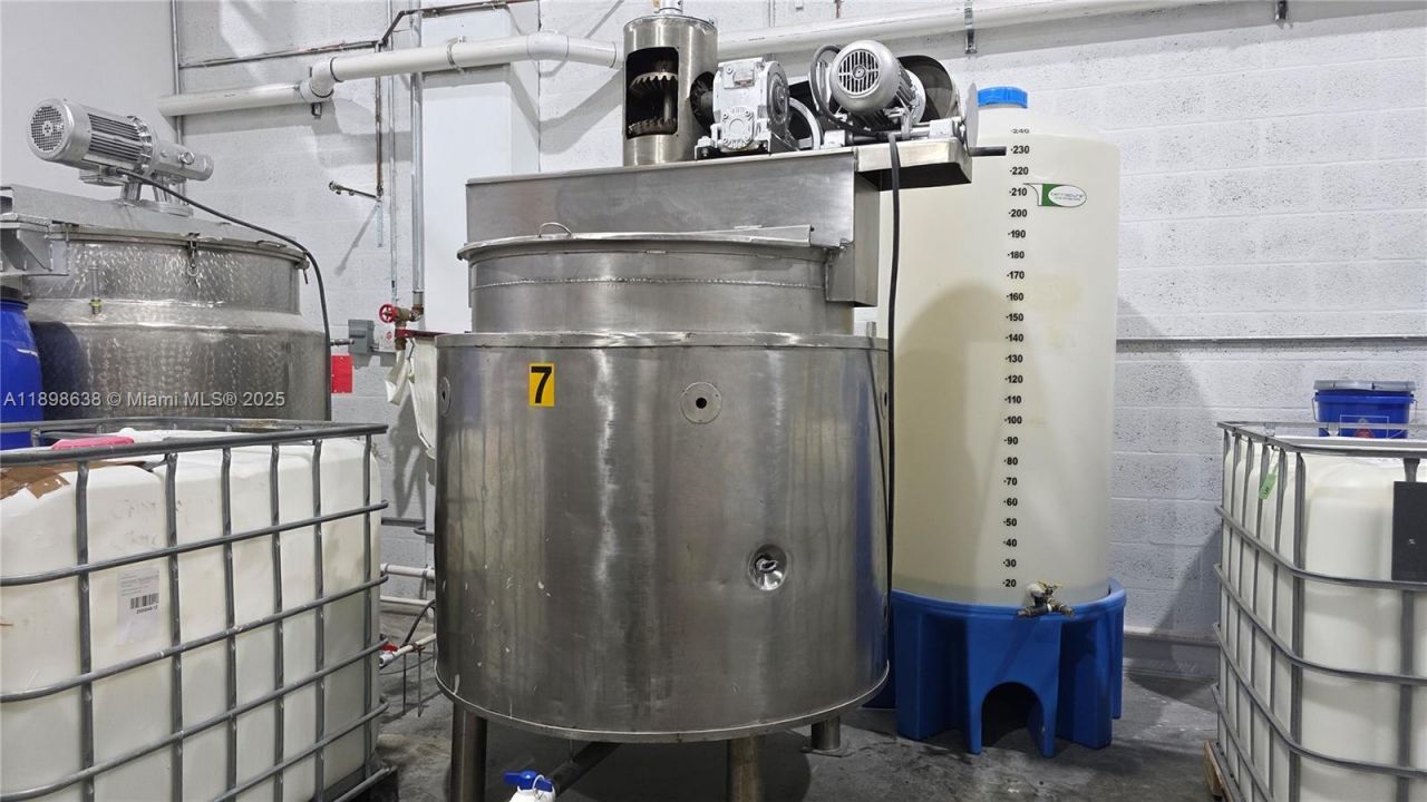 7762 NW 46th St, Doral, FL 33166 Photo