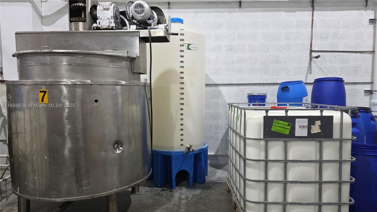 7762 NW 46th St, Doral, FL 33166 Photo