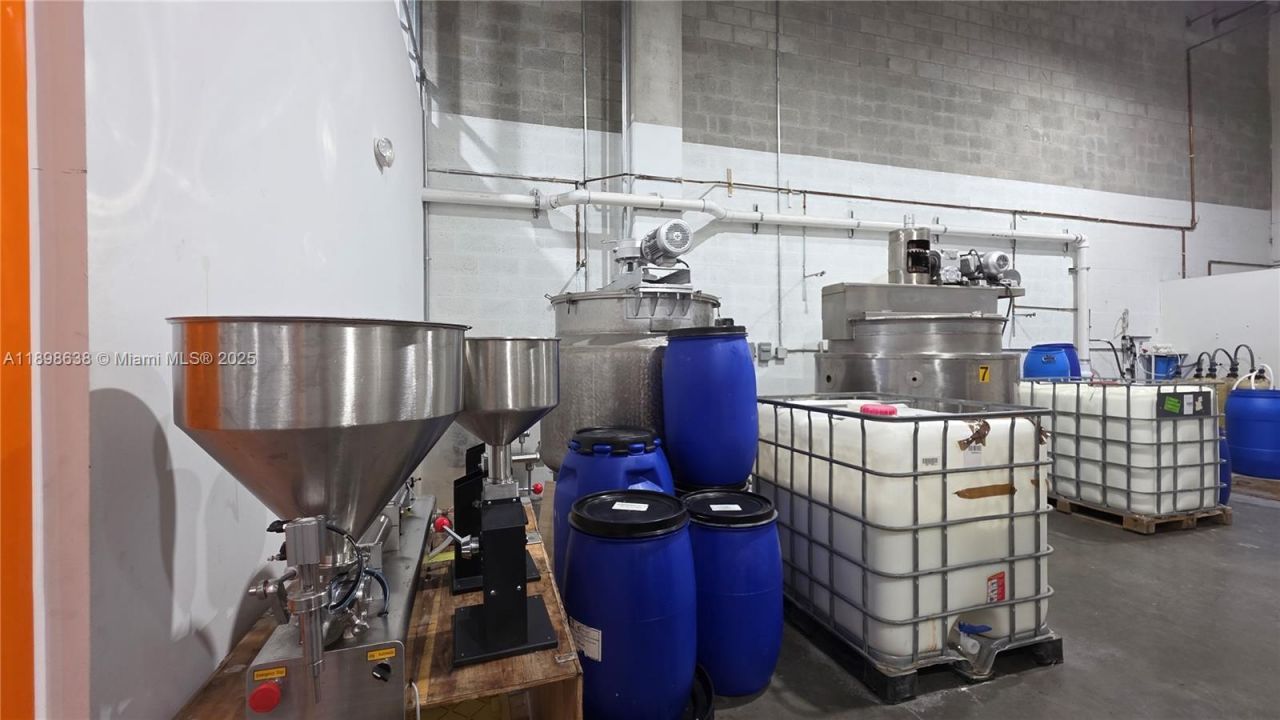 7762 NW 46th St, Doral, FL 33166 Photo