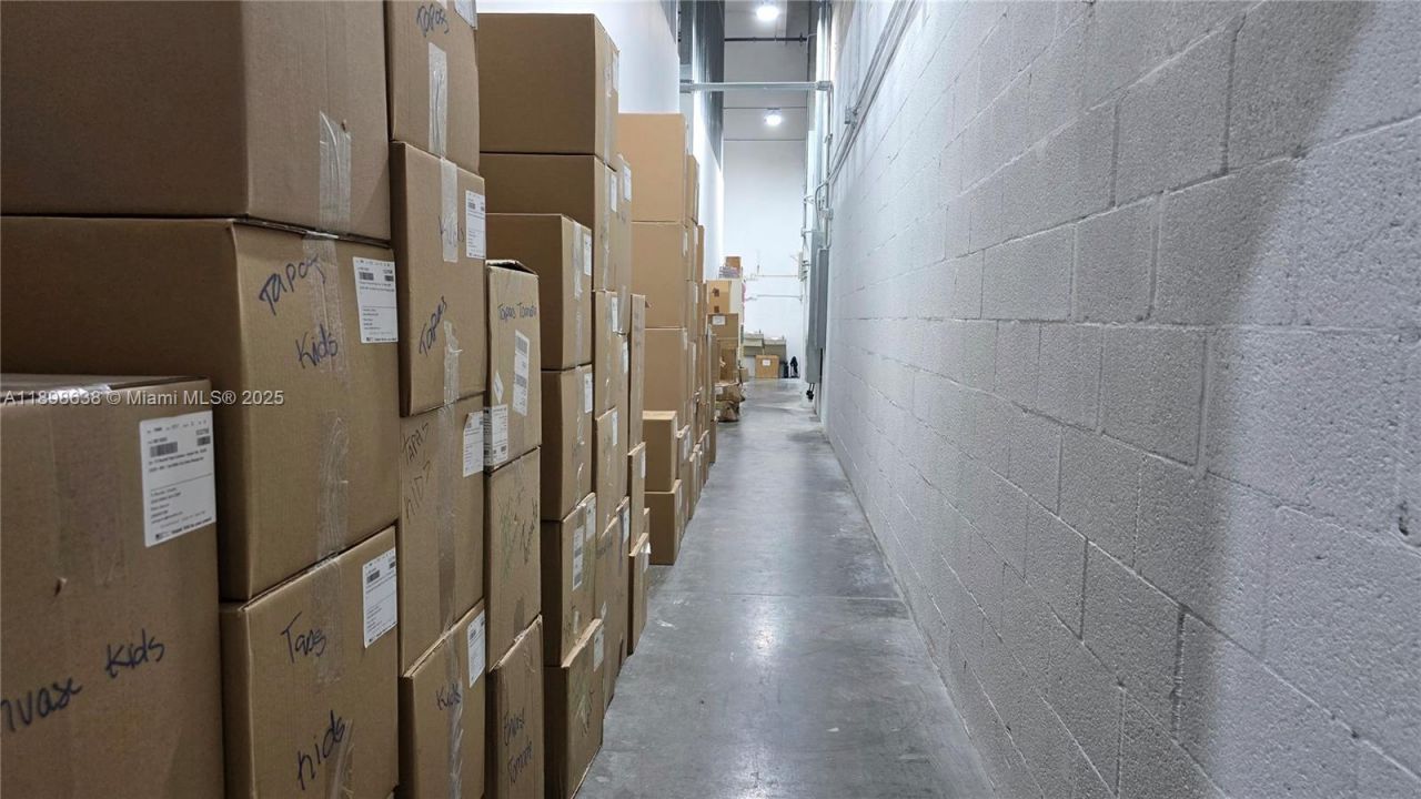 7762 NW 46th St, Doral, FL 33166 Photo