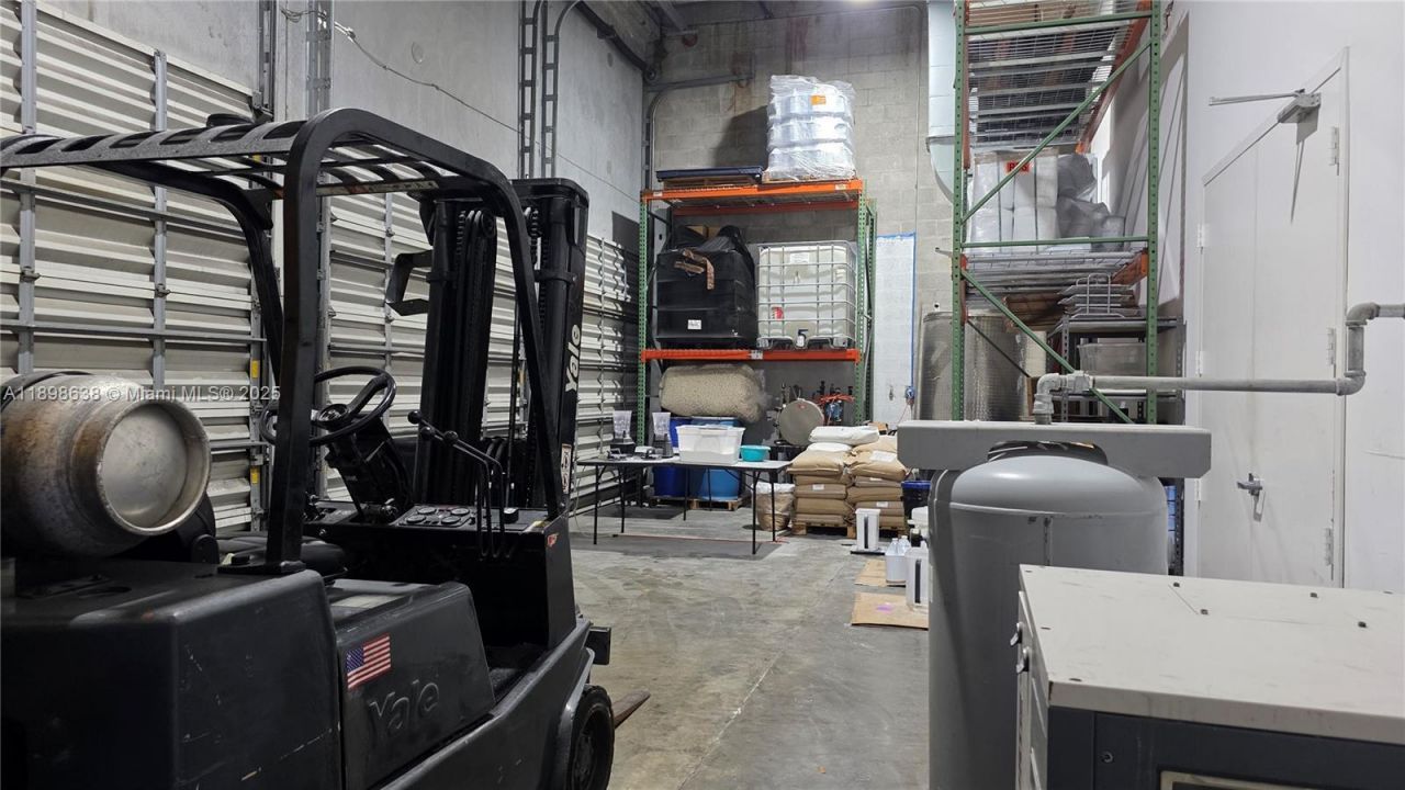 7762 NW 46th St, Doral, FL 33166 Photo