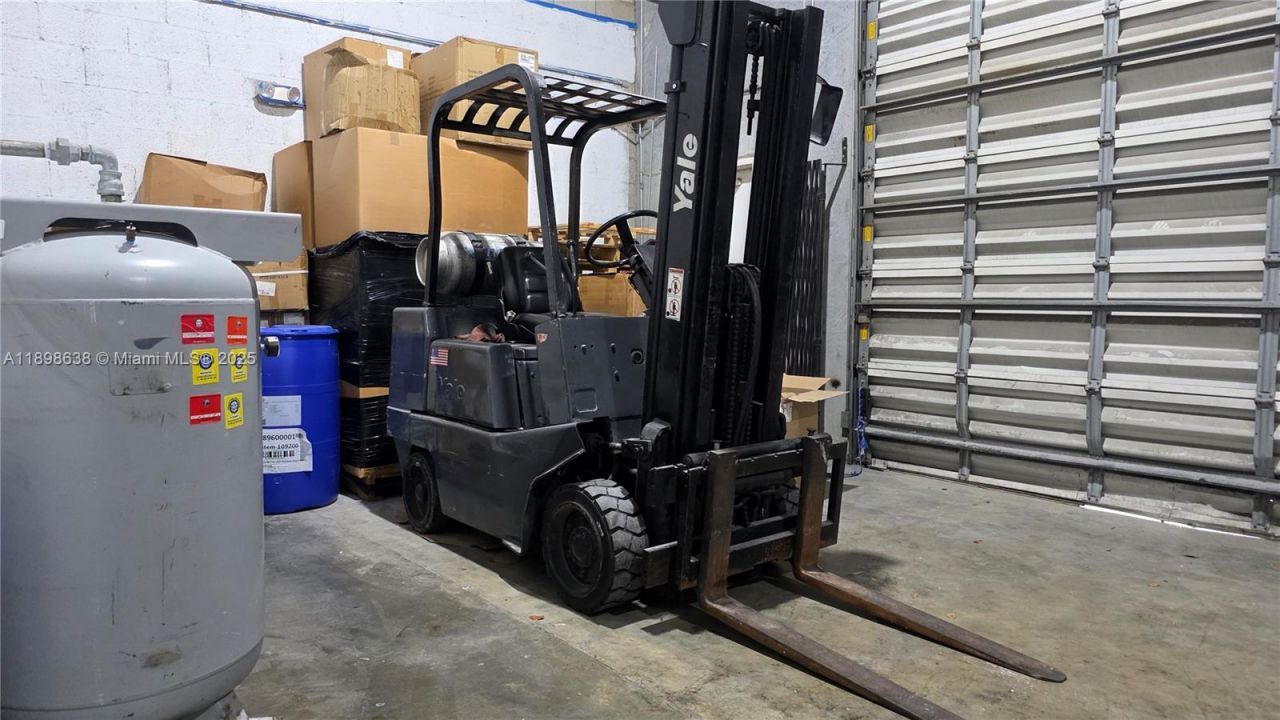 7762 NW 46th St, Doral, FL 33166 Photo