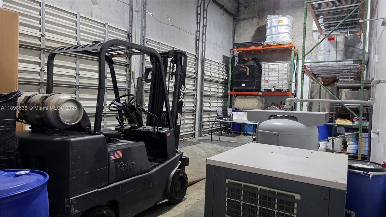 7762 NW 46th St, Doral, FL 33166 Photo