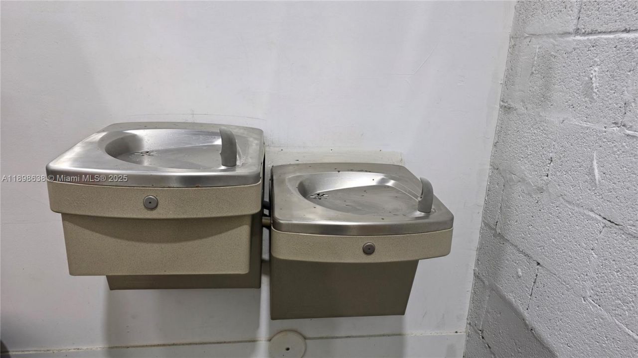 7762 NW 46th St, Doral, FL 33166 Photo