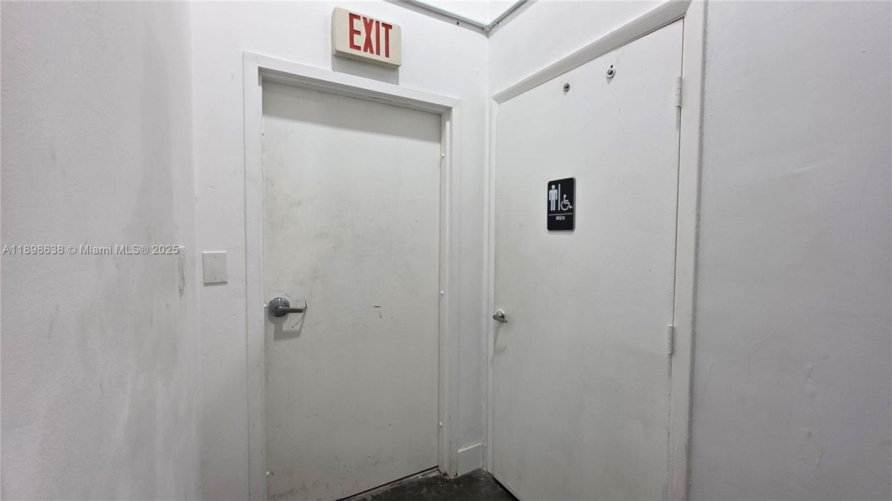 7762 NW 46th St, Doral, FL 33166 Photo