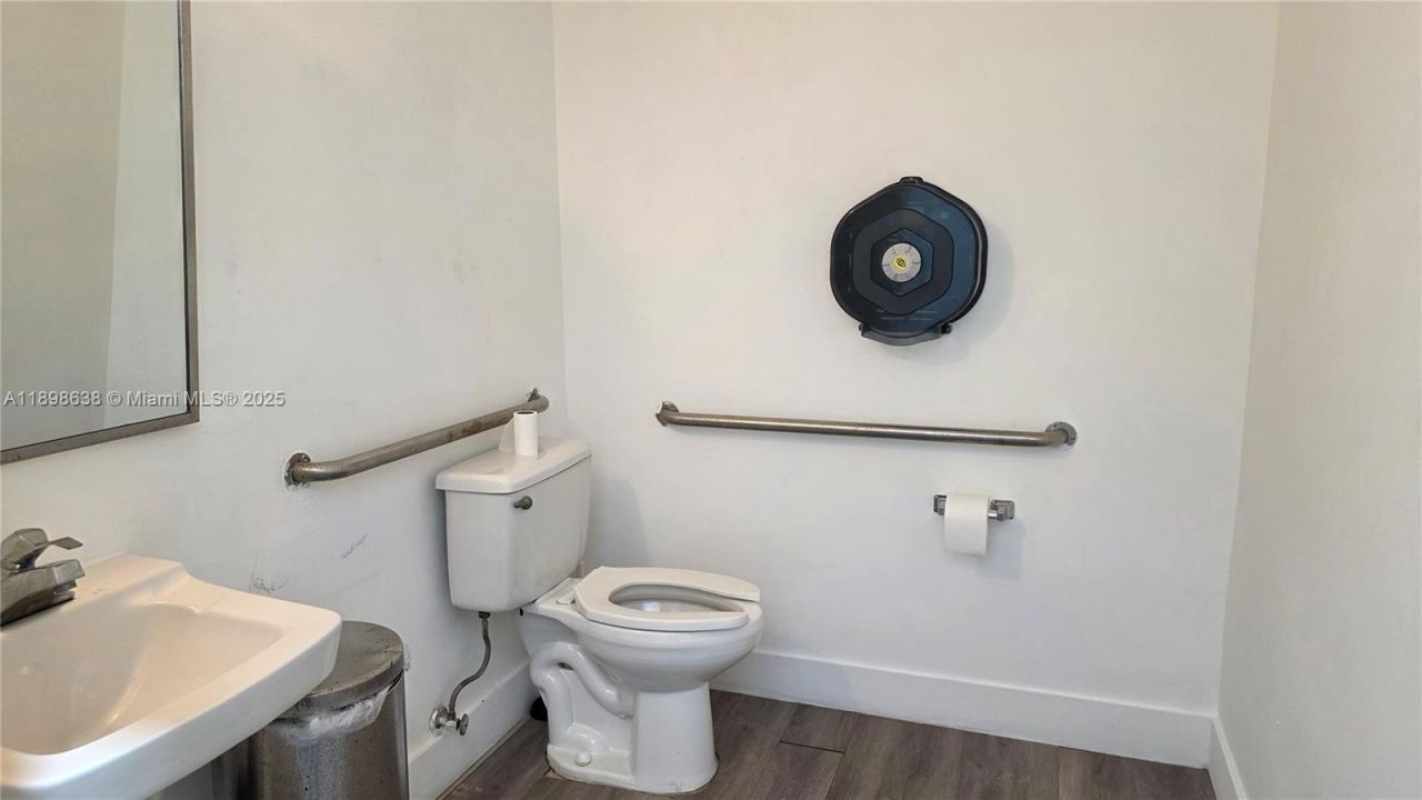 7762 NW 46th St, Doral, FL 33166 Photo