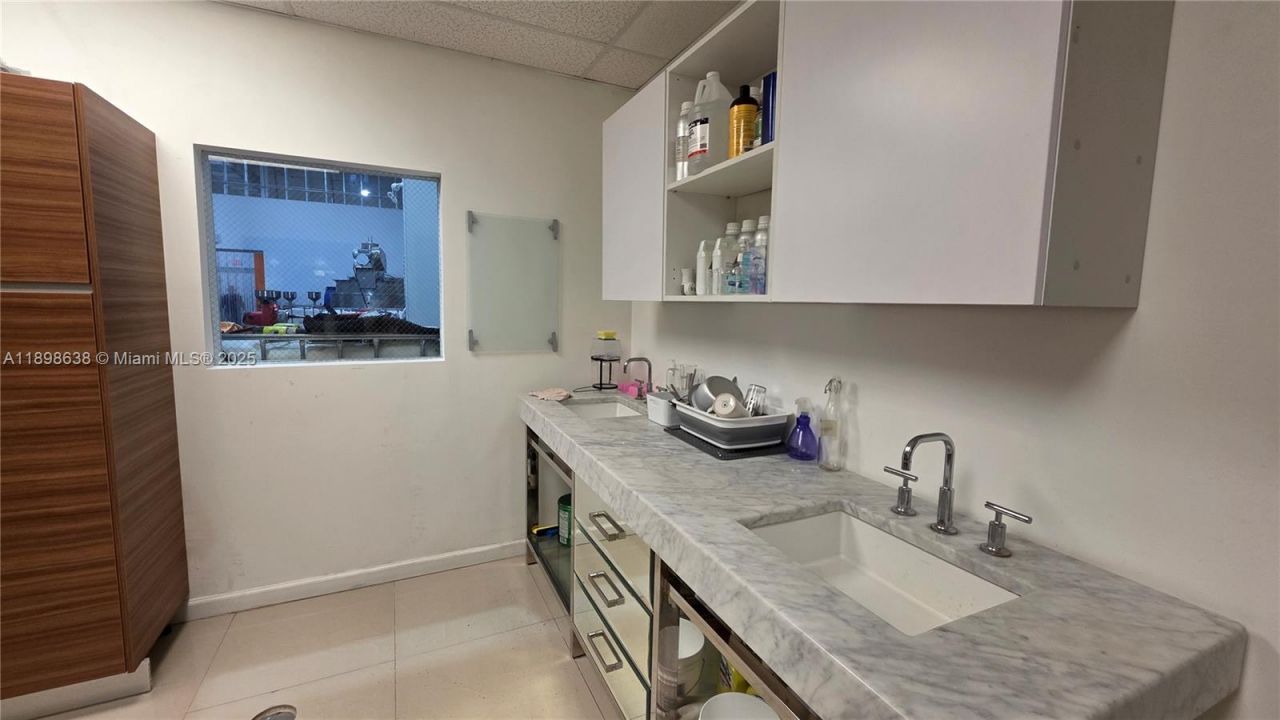 7762 NW 46th St, Doral, FL 33166 Photo