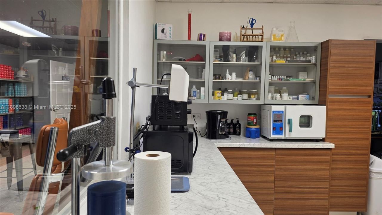 7762 NW 46th St, Doral, FL 33166 Photo