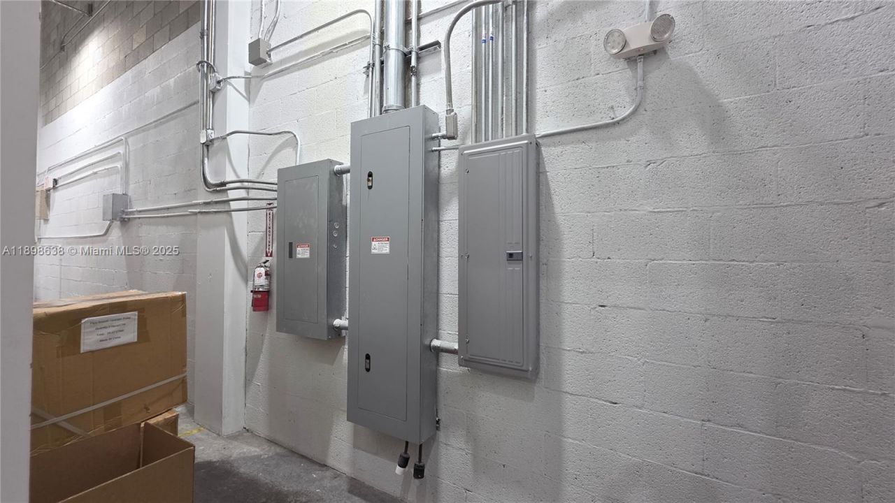 7762 NW 46th St, Doral, FL 33166 Photo