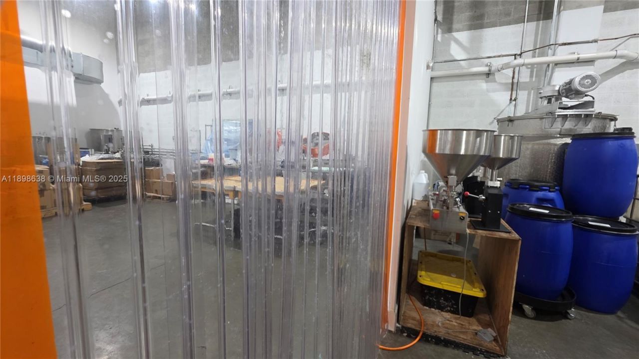 7762 NW 46th St, Doral, FL 33166 Photo