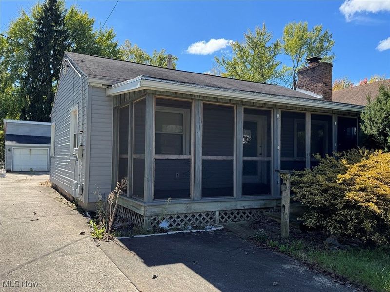 1331 Bradford Street NW, Warren, OH 44485 Photo 1