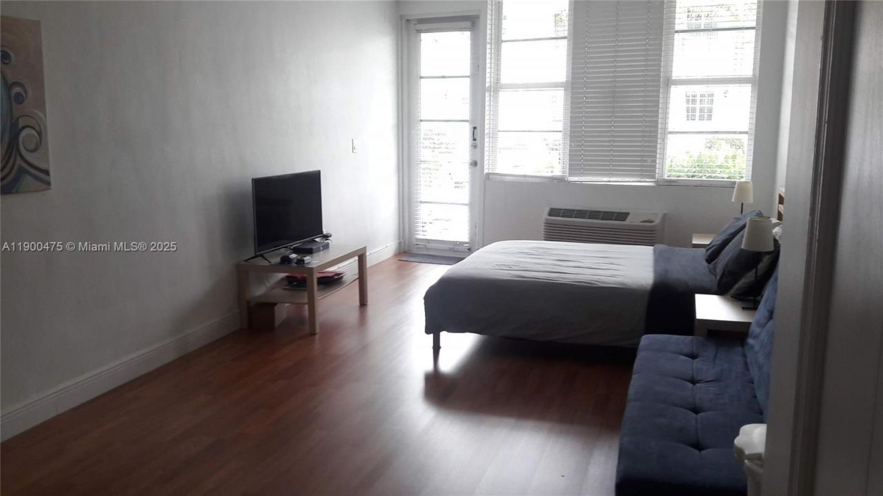 300 74th St, Unit 3, Miami Beach, FL 33141 Photo