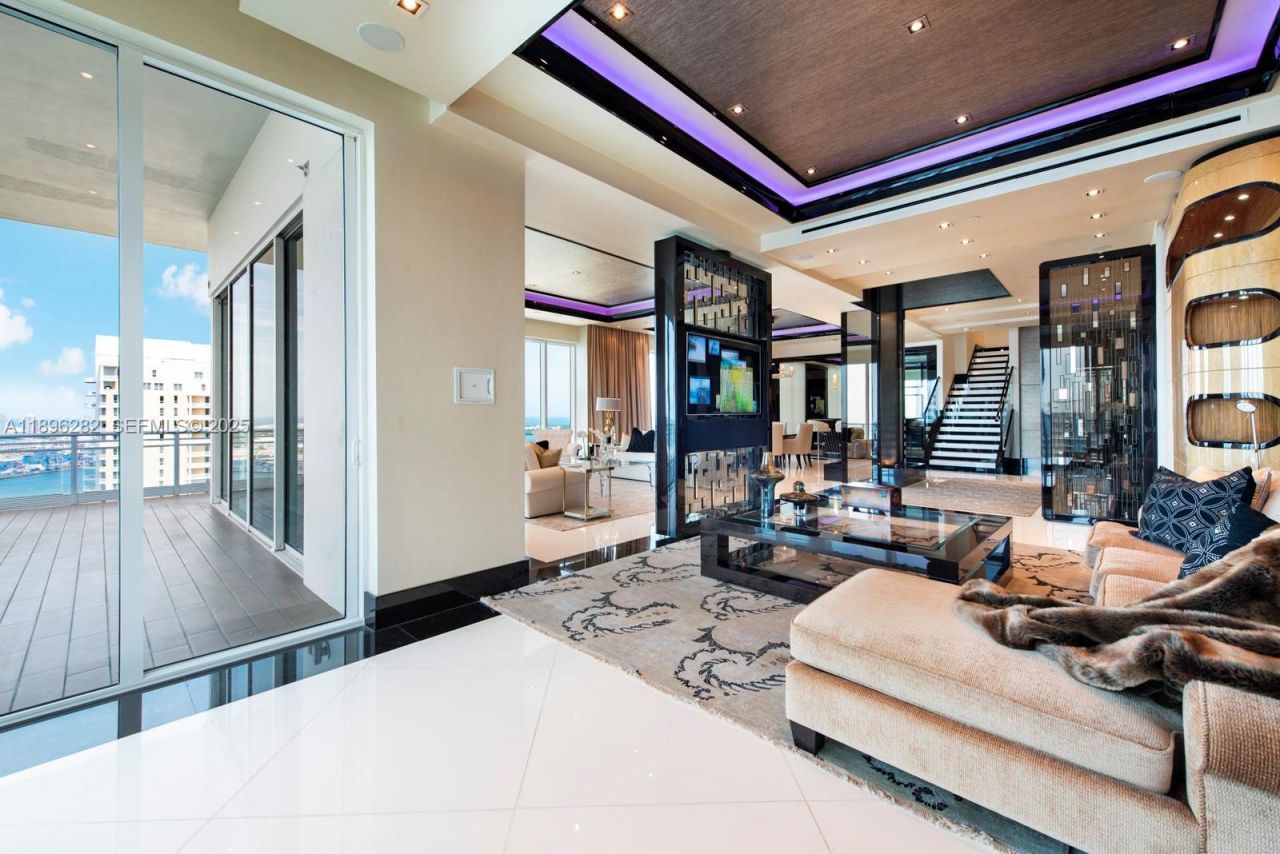 900 Brickell Key Blvd, Unit PH3403, Miami, FL 33131 Photo