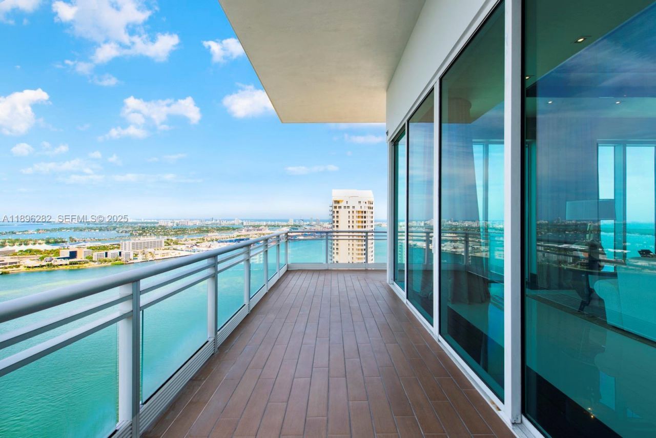 900 Brickell Key Blvd, Unit PH3403, Miami, FL 33131 Photo