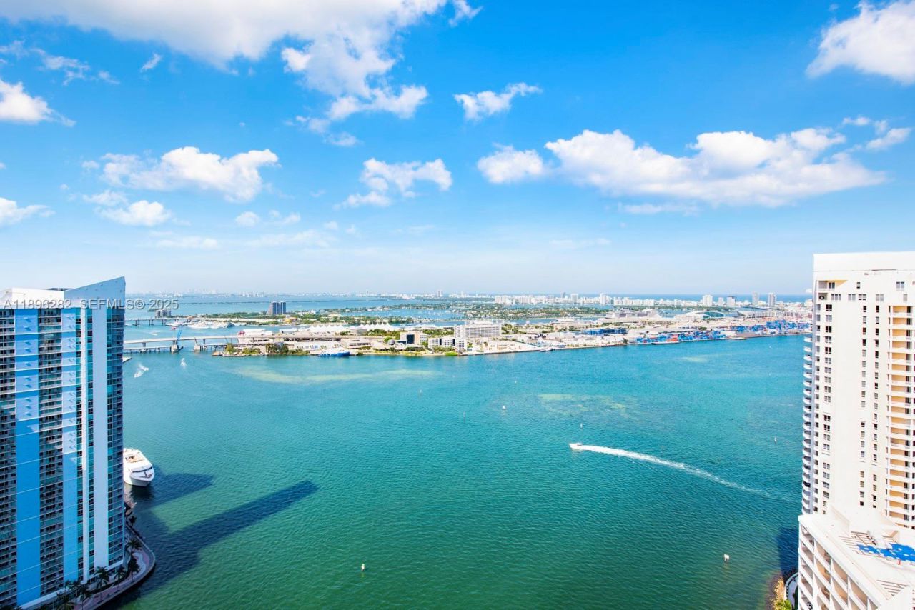 900 Brickell Key Blvd, Unit PH3403, Miami, FL 33131 Photo