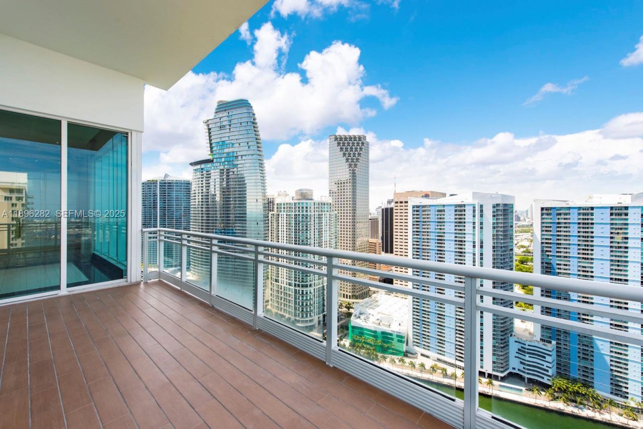 900 Brickell Key Blvd, Unit PH3403, Miami, FL 33131 Photo