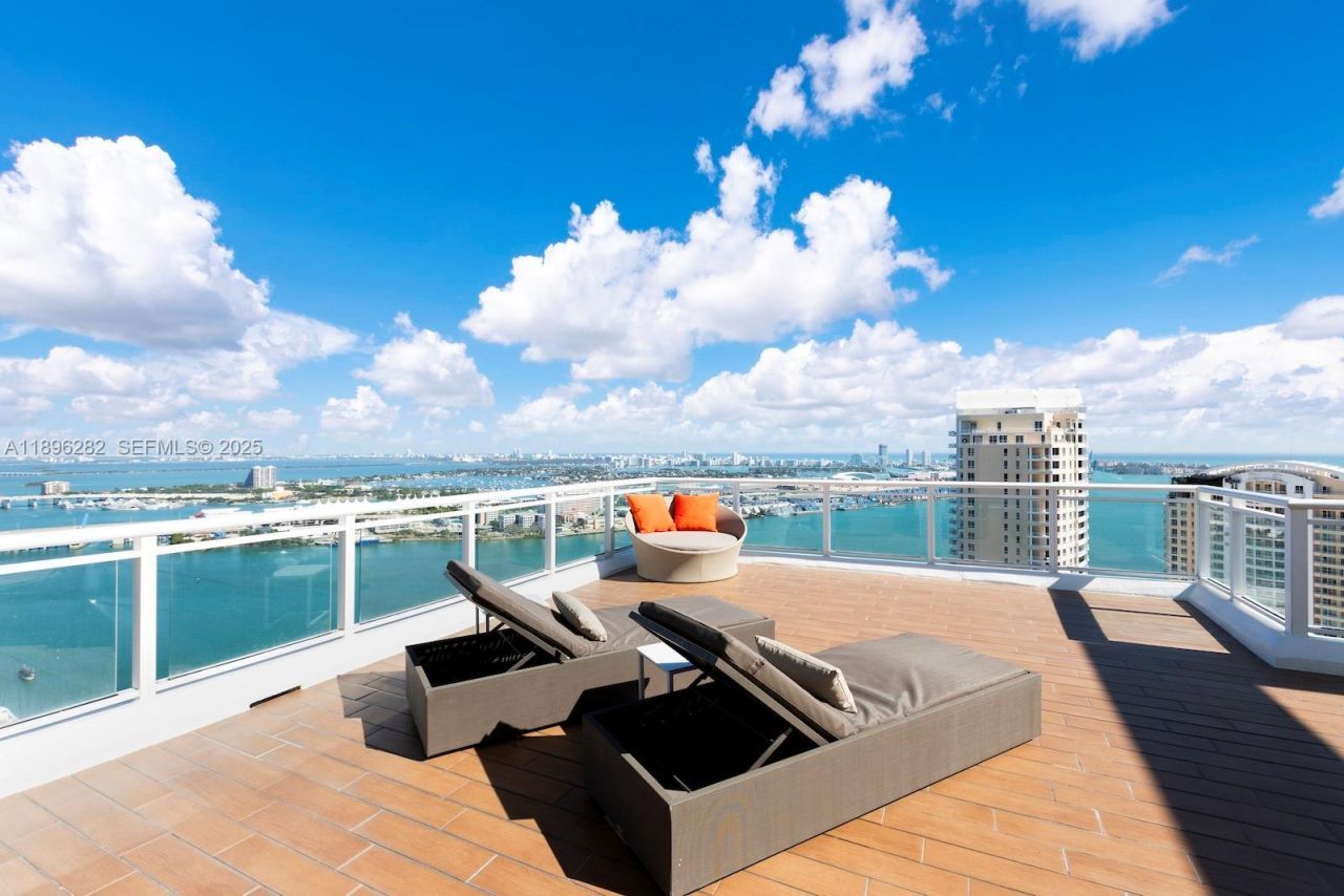 900 Brickell Key Blvd, Unit PH3403, Miami, FL 33131 Photo