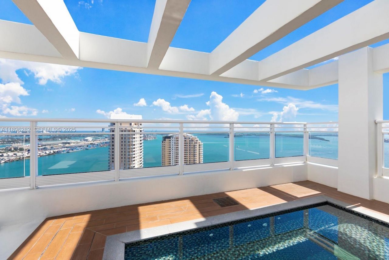900 Brickell Key Blvd, Unit PH3403, Miami, FL 33131 Photo