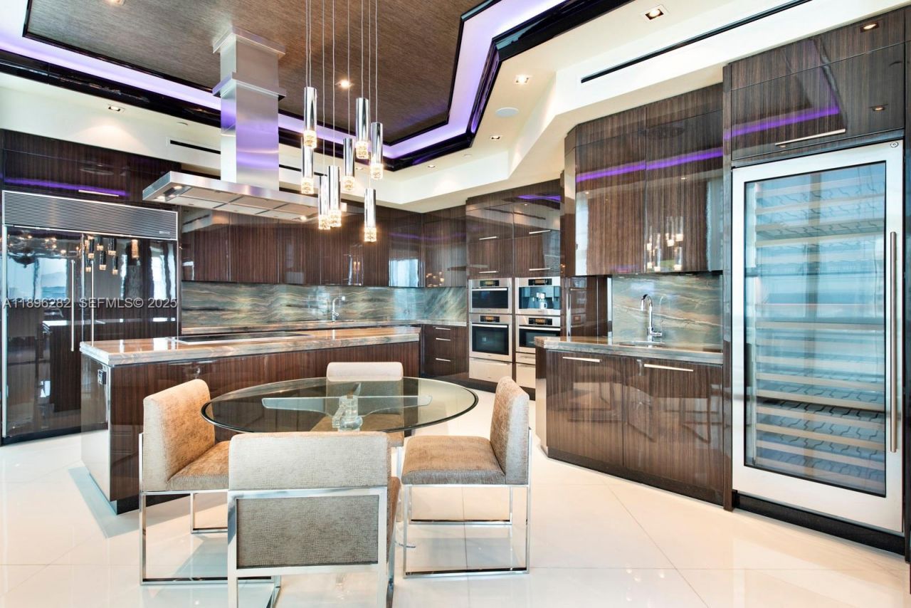 900 Brickell Key Blvd, Unit PH3403, Miami, FL 33131 Photo