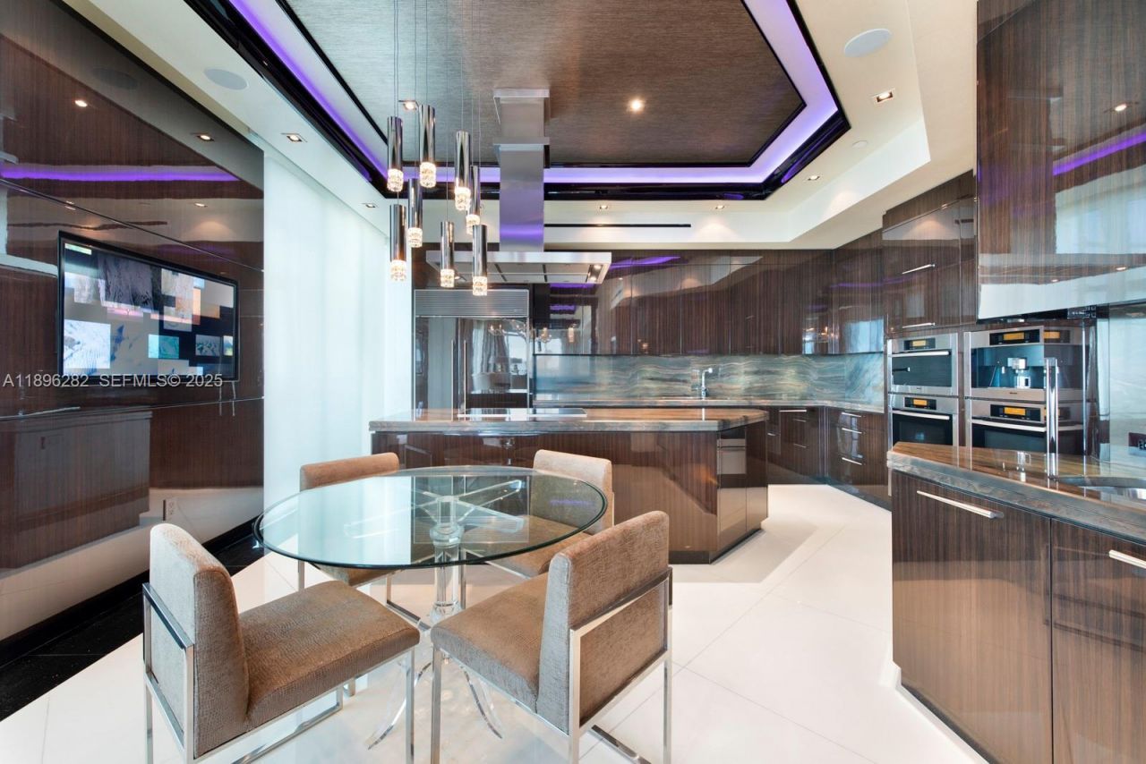 900 Brickell Key Blvd, Unit PH3403, Miami, FL 33131 Photo