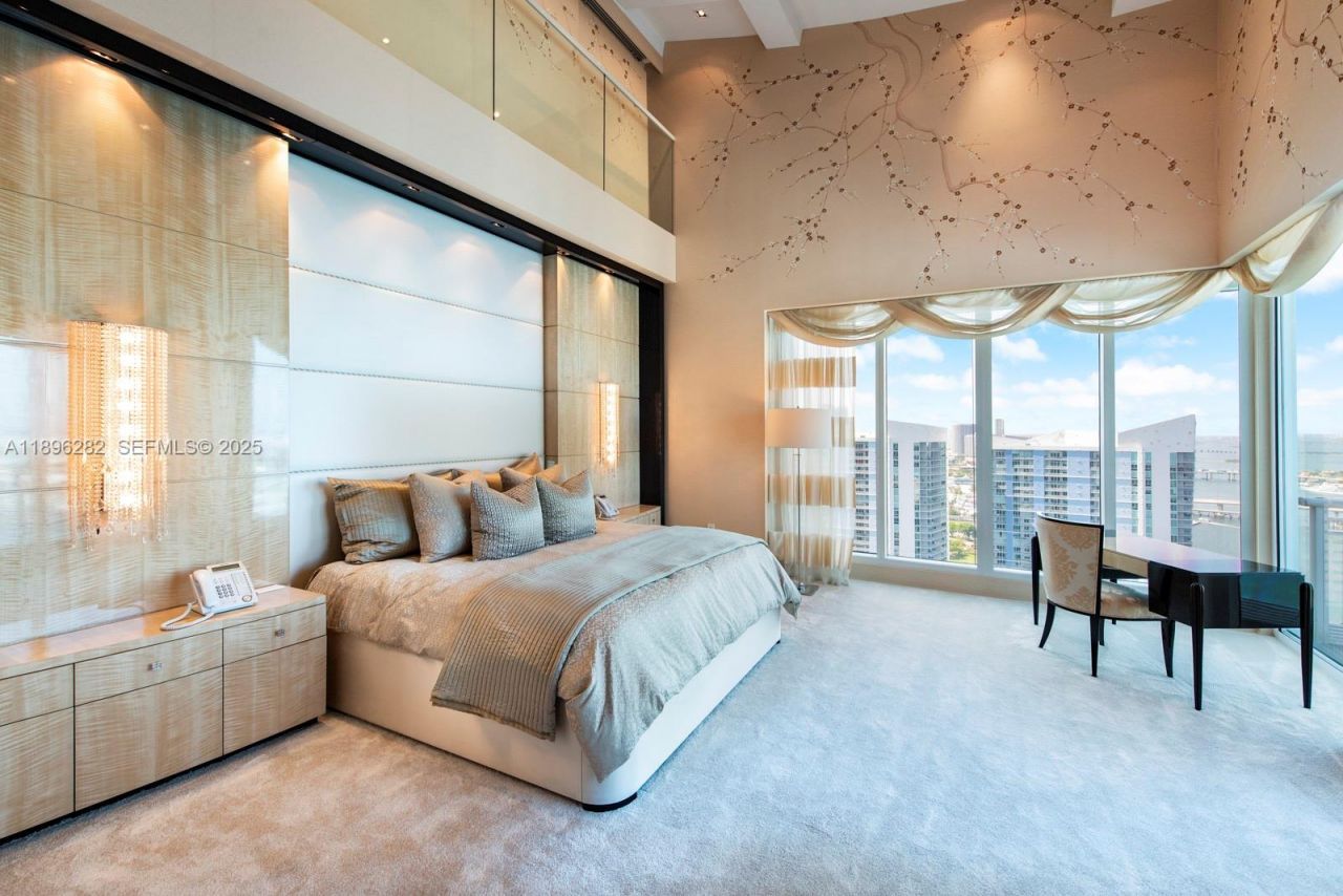 900 Brickell Key Blvd, Unit PH3403, Miami, FL 33131 Photo