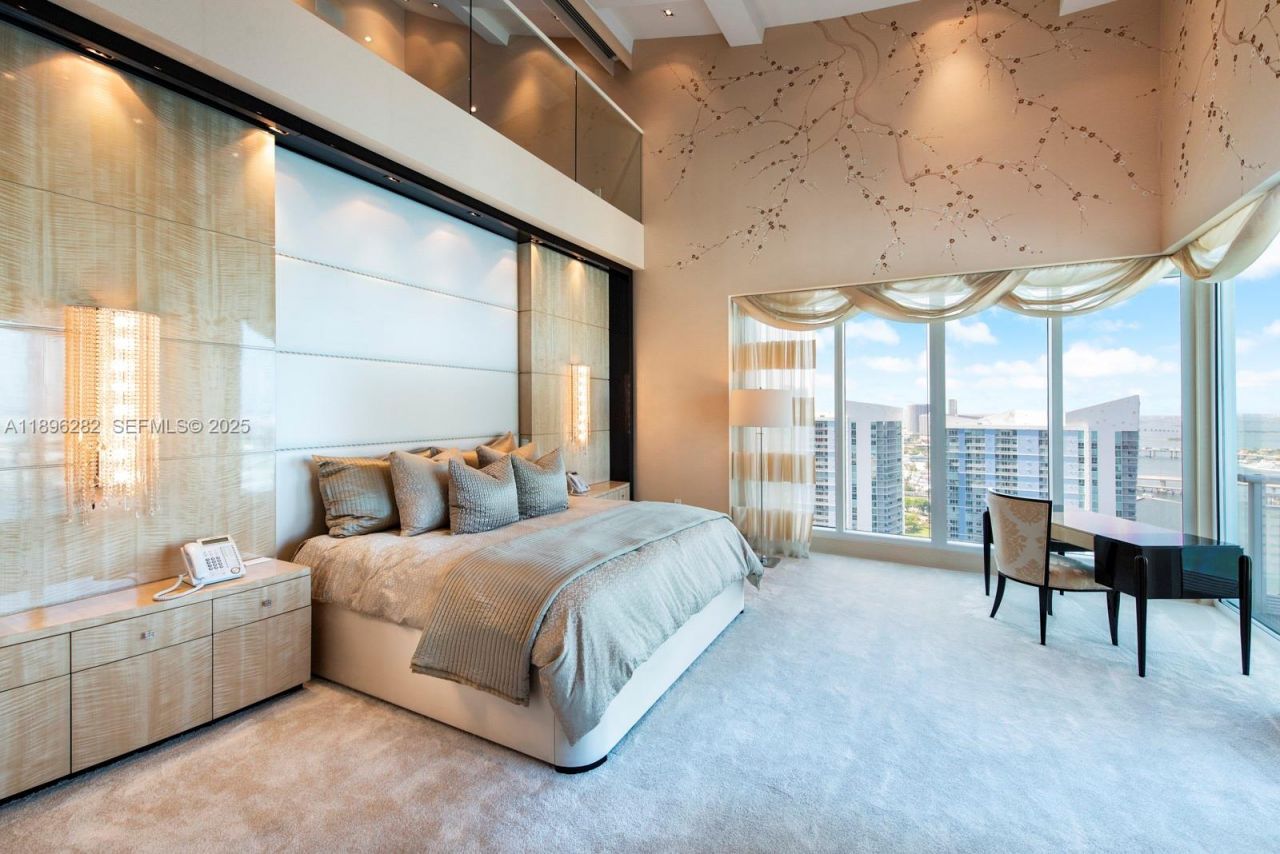 900 Brickell Key Blvd, Unit PH3403, Miami, FL 33131 Photo