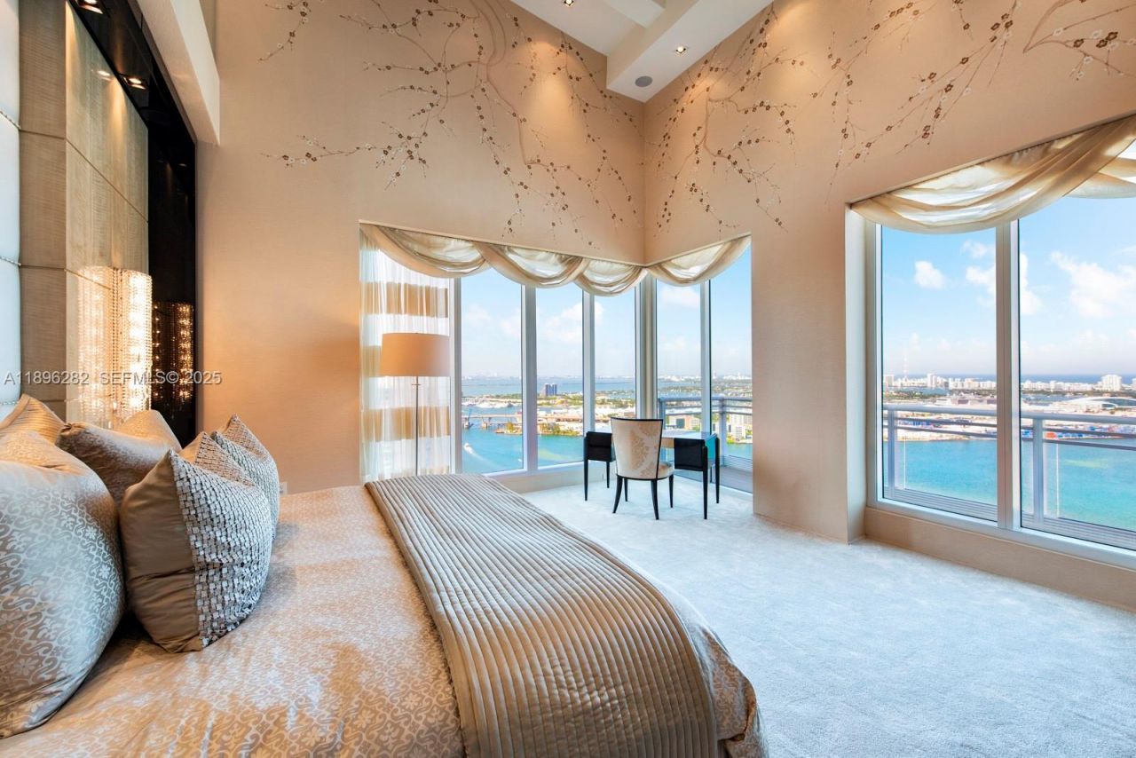 900 Brickell Key Blvd, Unit PH3403, Miami, FL 33131 Photo